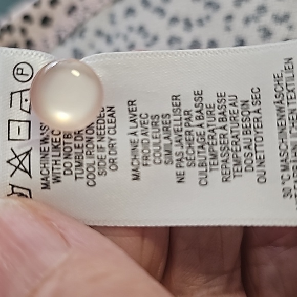 Adrianna  Papell, NWT women's blouse.  Size medium.  Cream with black geometric. - Picture 12 of 12